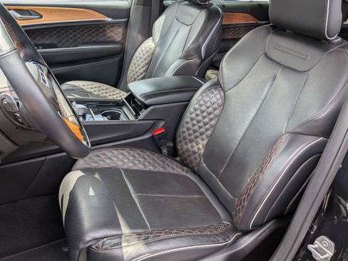 Used 2023 Jeep Grand Cherokee L Summit AWD/4WD image 29