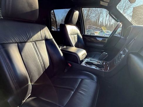 Used 2017 Lincoln Navigator Select image 40