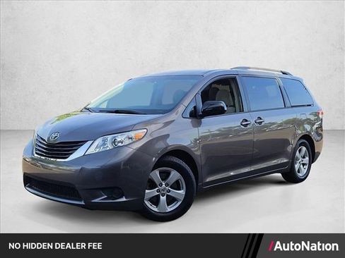 Used 2013 Toyota Sienna LE FWD image 1