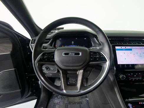 Used 2022 Jeep Grand Cherokee L Overland w/ Luxury Tech Group IV AWD/4WD image 17