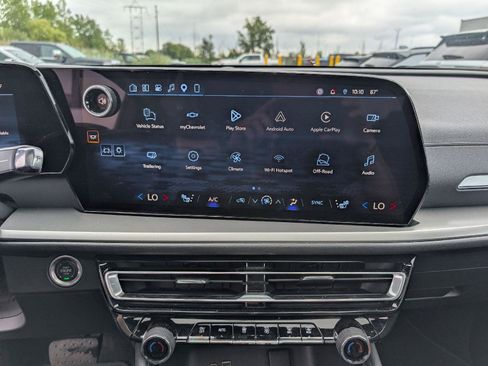 Used 2025 Chevrolet Traverse LT w/ Sun and Wheel Package AWD/4WD image 15