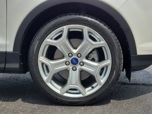 Certified 2017 Ford Escape Titanium w/ Equipment Group 301A AWD/4WD image 9