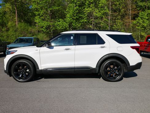 Certified 2022 Ford Explorer ST-Line w/ Class IV Trailer Tow Package AWD/4WD image 3
