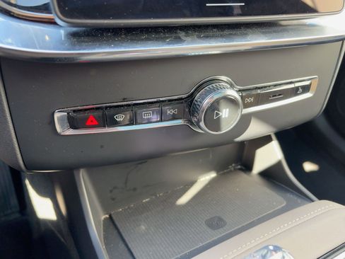 Certified 2025 Volvo XC90 B5 Plus image 18