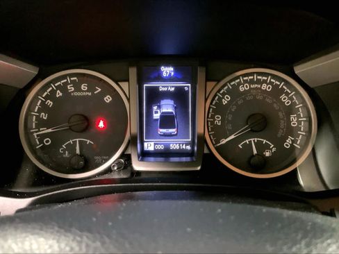 Used 2017 Toyota Tacoma SR5 AWD/4WD image 24