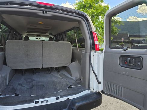 Used 2023 Chevrolet Express 3500 LS RWD image 22