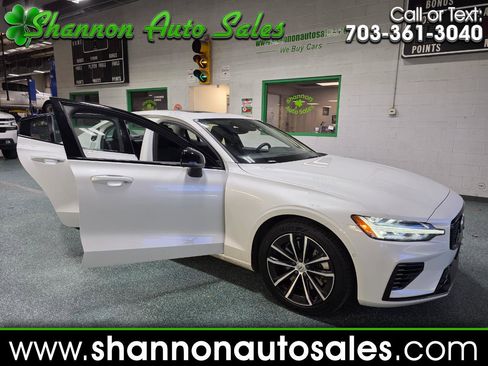 Used 2023 Volvo S60 T8 Plus image 1