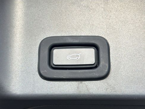 Used 2020 Land Rover Range Rover Evoque SE image 13