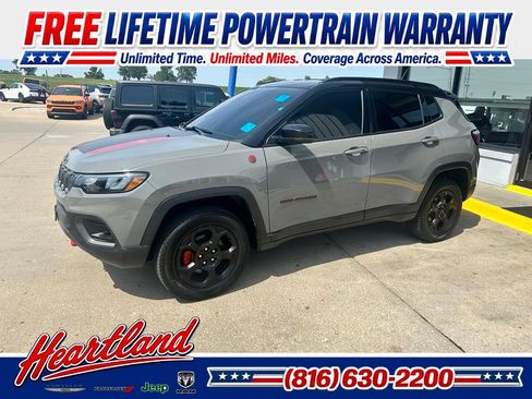 Used 2022 Jeep Compass Trailhawk w/ Trailhawk Convenience Group AWD/4WD image 1