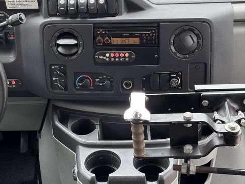 Used 2009 Ford E-450 and Econoline 450 RWD image 25