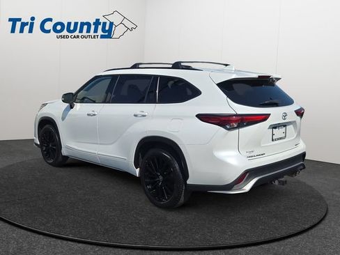 Used 2023 Toyota Highlander XSE AWD/4WD image 6