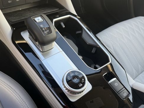 Used 2025 Mitsubishi Outlander SEL image 20