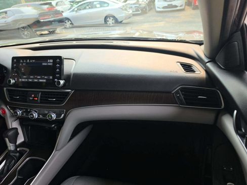 Used 2018 Honda Accord EX image 15