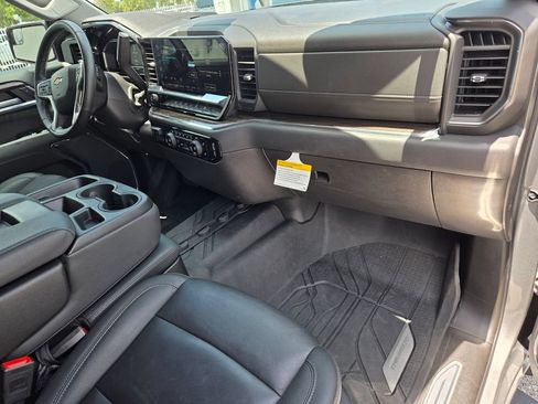 Used 2024 Chevrolet Silverado 1500 LT w/ Leather Package AWD/4WD image 18