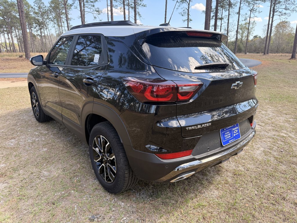 New 2025 Chevrolet TrailBlazer ACTIV w/ Convenience Package FWD image 3