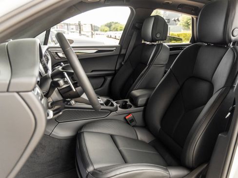 New 2026 Porsche Macan AWD/4WD image 5