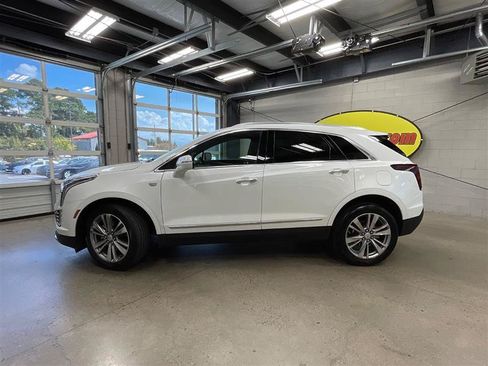 Used 2024 Cadillac XT5 Premium Luxury FWD image 2