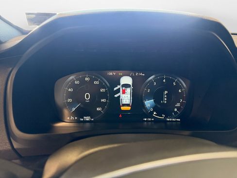 Used 2017 Volvo XC90 T6 Momentum w/ Vision Package AWD/4WD image 14