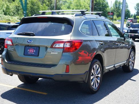 Used 2017 Subaru Outback 2.5i Touring AWD/4WD image 5