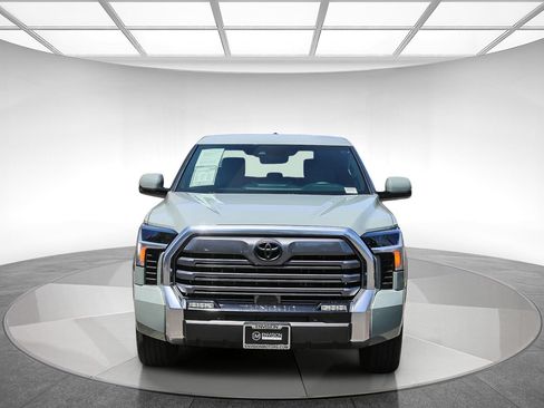 Used 2025 Toyota Tundra Limited AWD/4WD image 6