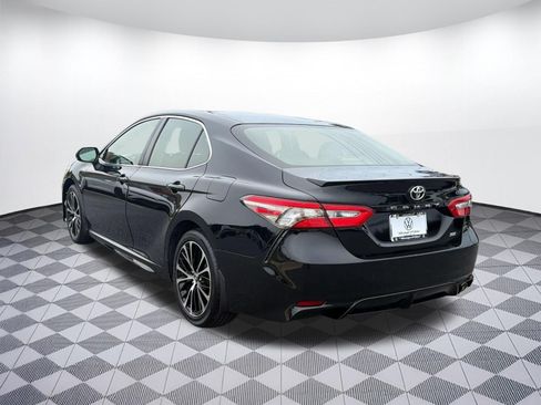 Used 2018 Toyota Camry SE FWD image 3