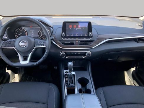 Used 2025 Nissan Altima 2.5 SV FWD image 16