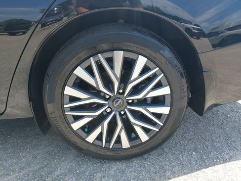 Used 2024 Nissan Altima 2.5 SV w/ SV Premium Package FWD image 34