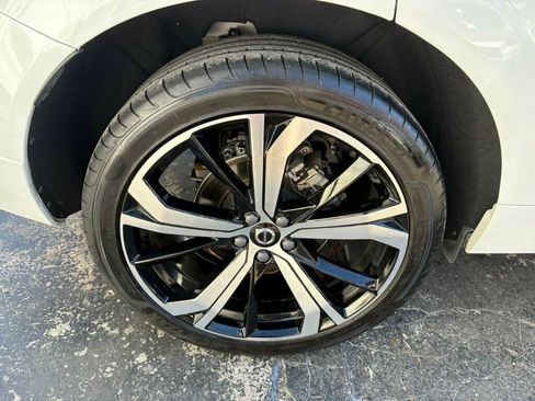 Used 2023 Volvo XC60 B5 Ultimate w/ Protection Package Premier image 9