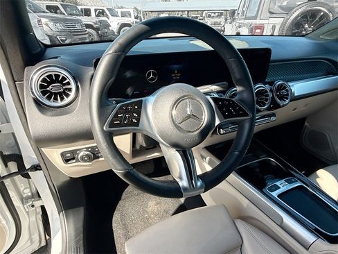 Used 2025 Mercedes-Benz GLB 250 image 12