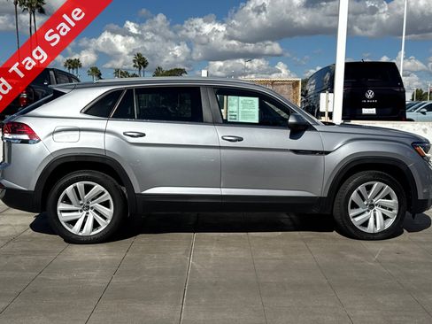 Certified 2022 Volkswagen Atlas Cross Sport SE image 4