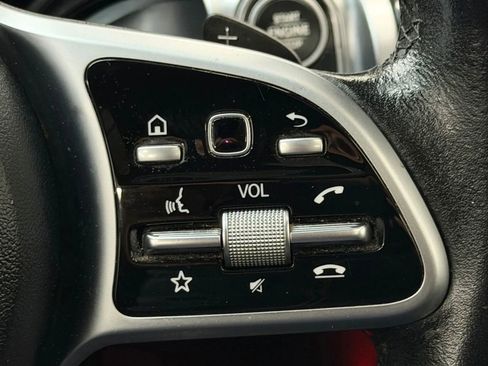 Used 2021 Mercedes-Benz GLB 250 4MATIC w/ Premium Package image 26