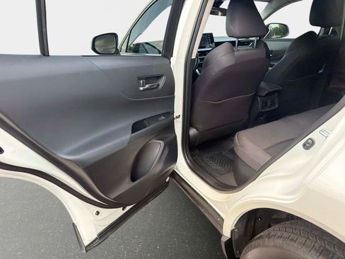 Used 2021 Toyota Venza LE AWD/4WD image 14