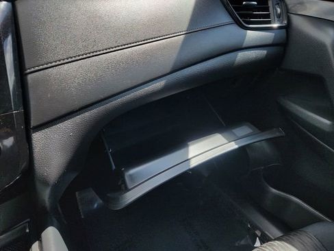 Used 2017 Nissan Rogue S FWD image 41