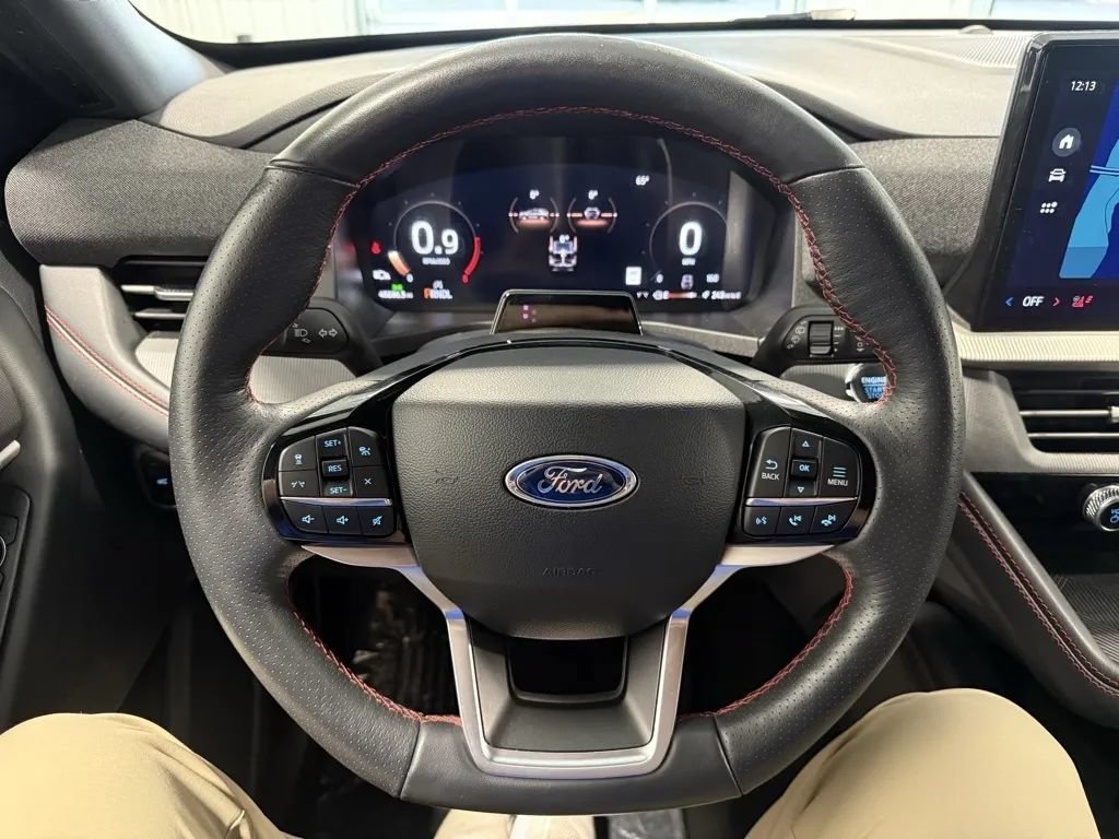 Used 2025 Ford Explorer ST-Line w/ ST-Line Street Pack AWD/4WD image 11