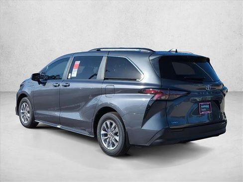 New 2025 Toyota Sienna XLE image 7