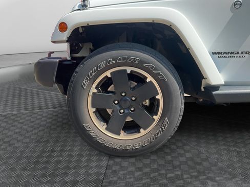 Used 2012 Jeep Wrangler Unlimited Sahara AWD/4WD image 14