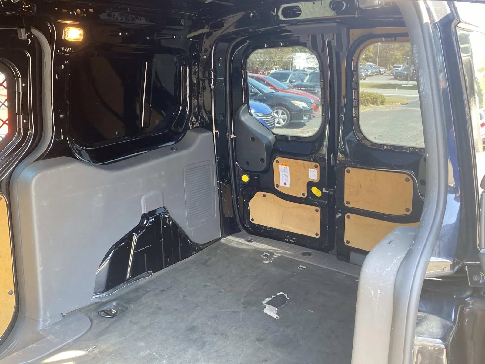 Used 2019 Ford Transit Connect XLT FWD image 13