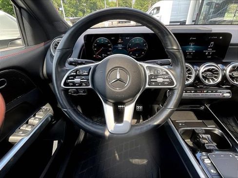 Used 2022 Mercedes-Benz GLB 250 4MATIC image 10