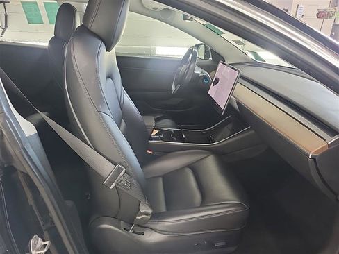 Used 2018 Tesla Model 3 Long Range RWD image 9