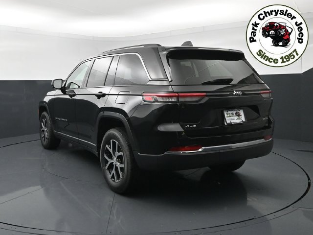 Used 2023 Jeep Grand Cherokee Limited w/ Trailer Tow Prep Group (B) AWD/4WD image 4
