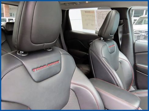 Used 2022 Jeep Cherokee Trailhawk w/ Sun, Sound & Nav Group image 9