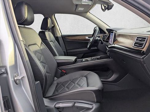 Used 2025 Volkswagen Atlas SE image 23