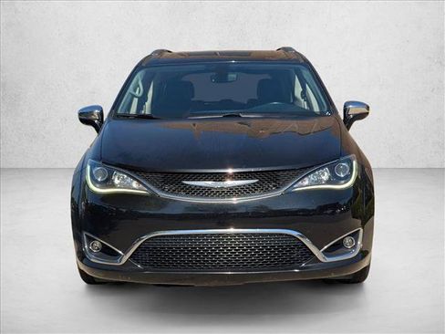 Used 2020 Chrysler Pacifica Limited image 2