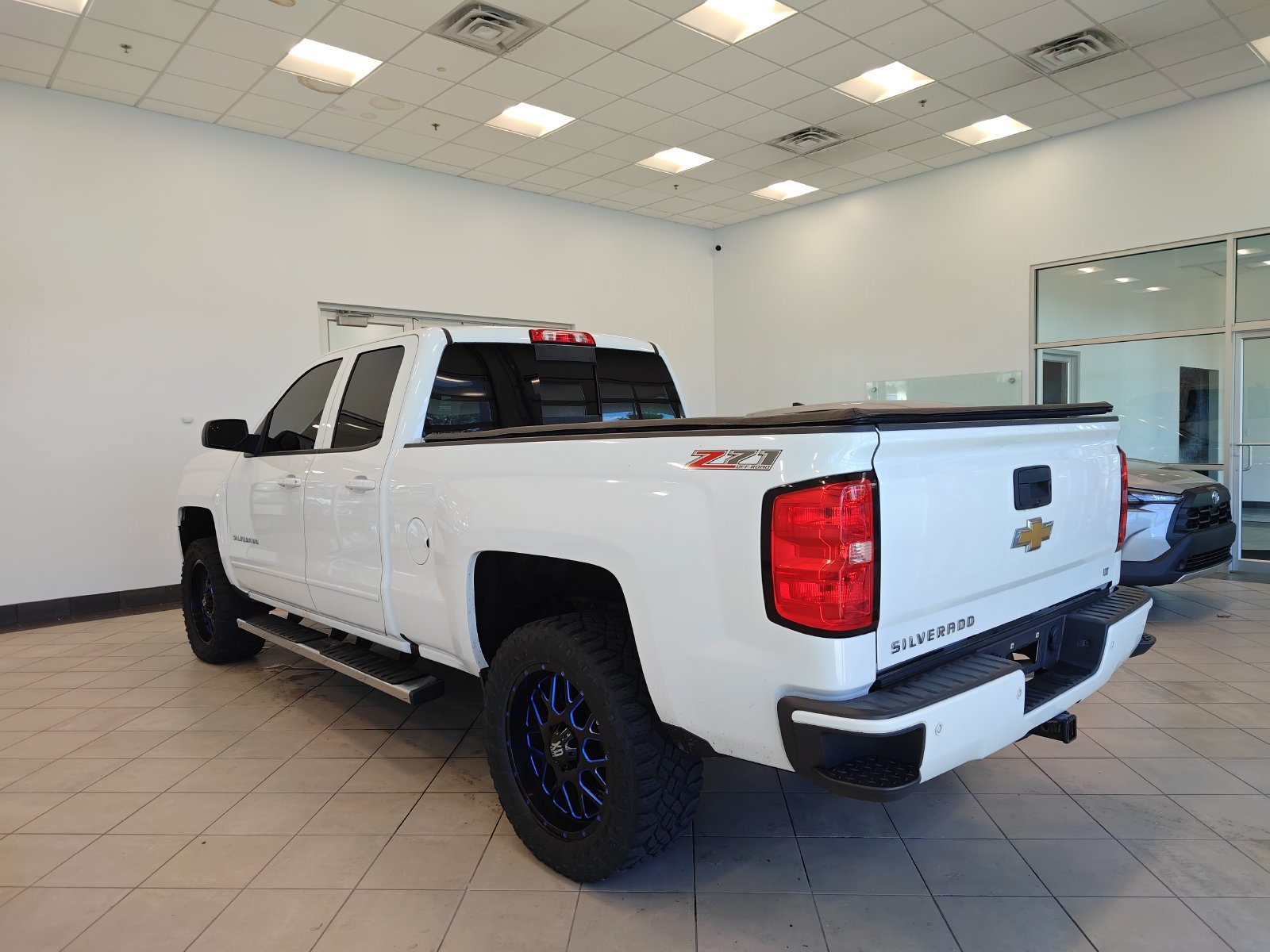 Used 2017 Chevrolet Silverado 1500 LT w/ All Star Edition AWD/4WD image 5