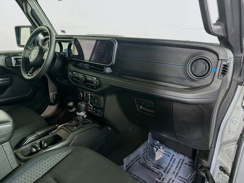 Used 2024 Jeep Wrangler Unlimited Rubicon 4xe AWD/4WD image 26