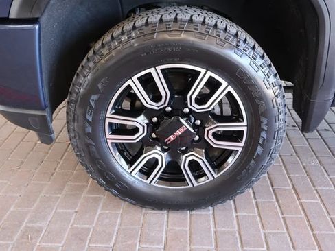 Used 2022 GMC Sierra 2500 AT4 AWD/4WD image 10