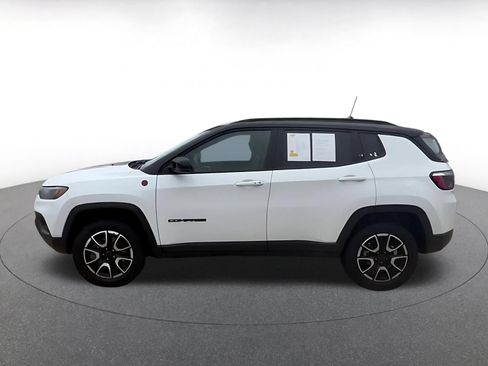 Used 2025 Jeep Compass Trailhawk AWD/4WD image 8