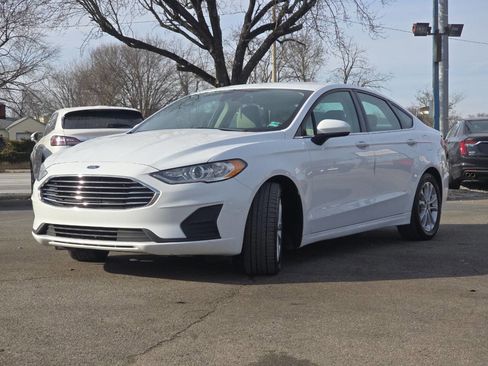 Used 2019 Ford Fusion SE image 2