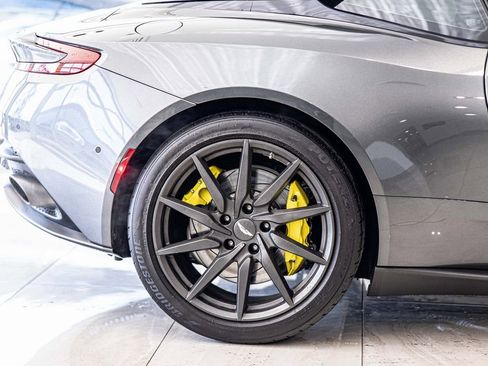 Used 2020 Aston Martin DB11 Coupe image 11