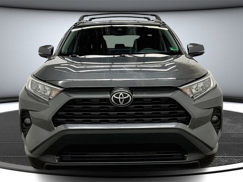 Used 2021 Toyota RAV4 XLE Premium image 2